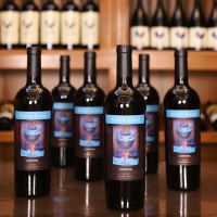 神杯佳美娜干红葡萄酒